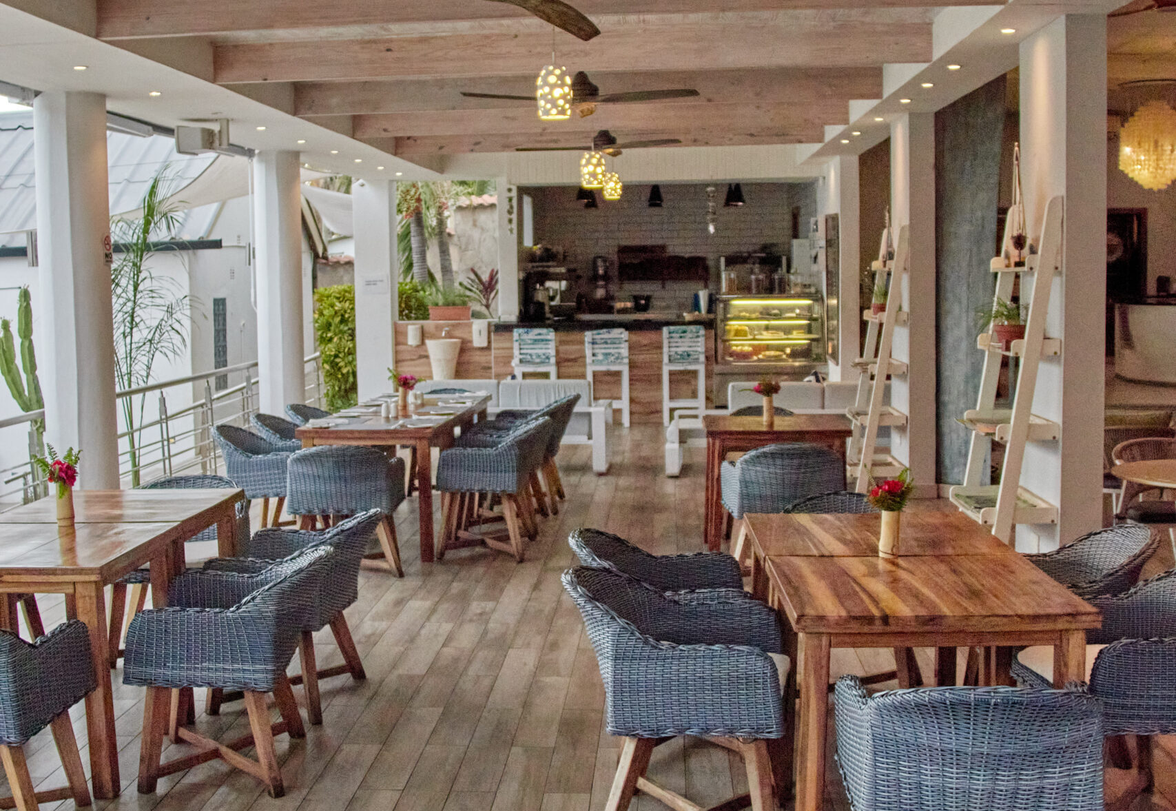 Bar and cafe photo 5
